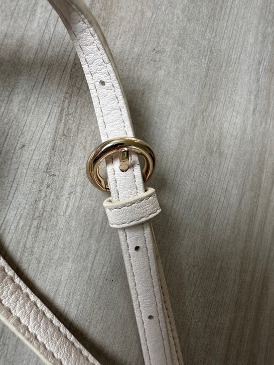 LC Lauren Conrad Woven Straw Crossbody Bag with Cream Accents. - Picture 7 of 9